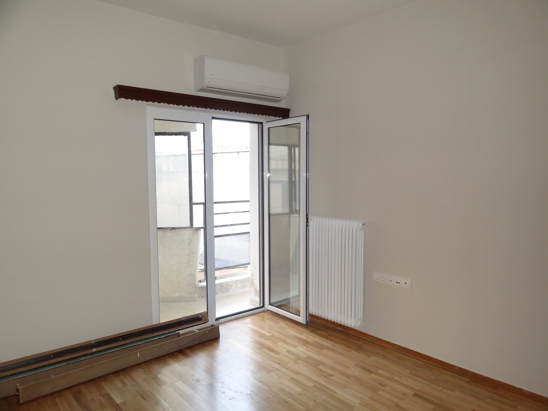For rent fully renovated 1 bedroom apartment of 60 sq.m. in Pargis square in the center of Ioannina