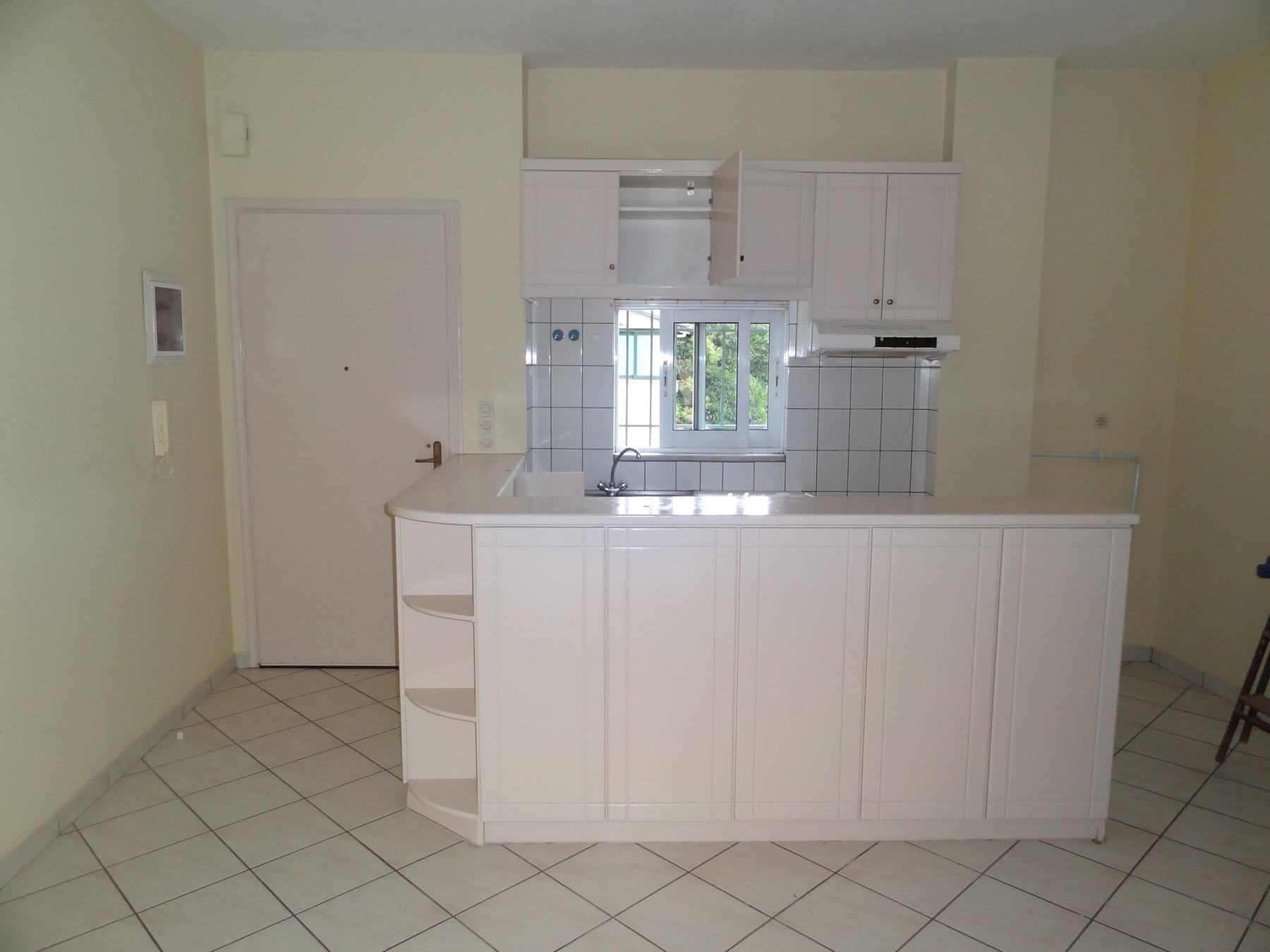 For rent in the center of Ioannina, 1 bedroom apartment 48 sq.m. on the 1st floor of an apartment building