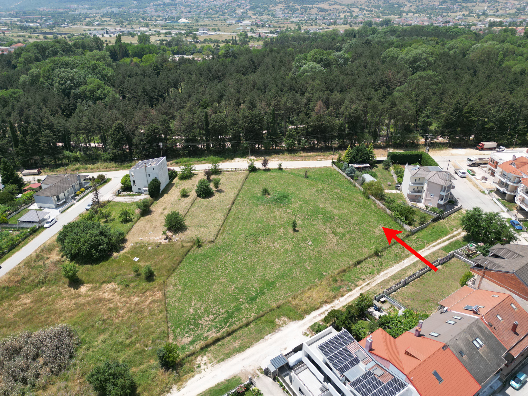 Πωλείται οικόπεδο 500 τ.μ. με ΣΔ 0.6 δίπλα στο δάσος στο Γιαννιώτικο σαλόνι στα Ιωάννινα
