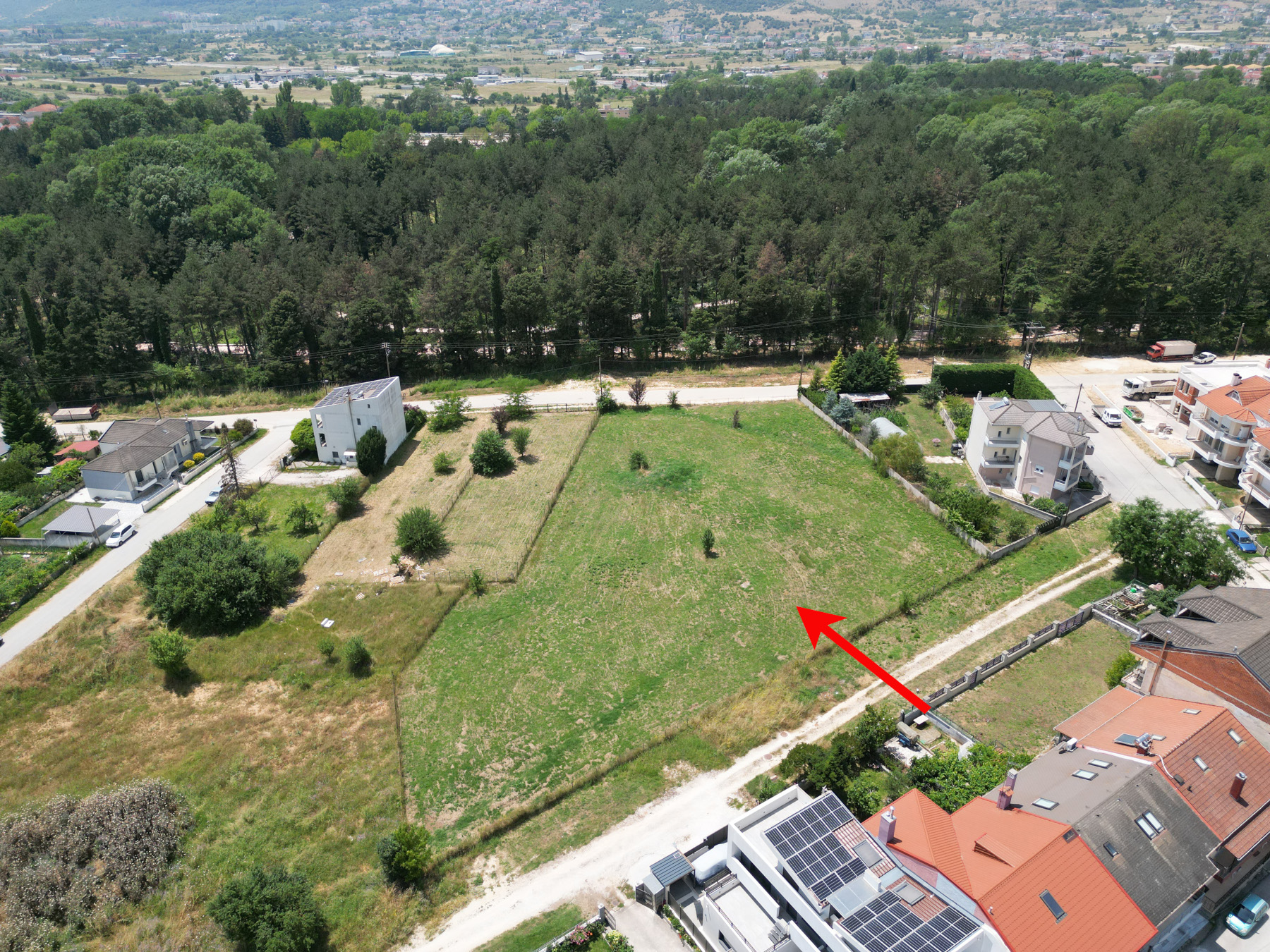 Πωλείται οικόπεδο 500 τ.μ. με ΣΔ 0.6 δίπλα στο δάσος στο Γιαννιώτικο σαλόνι στα Ιωάννινα