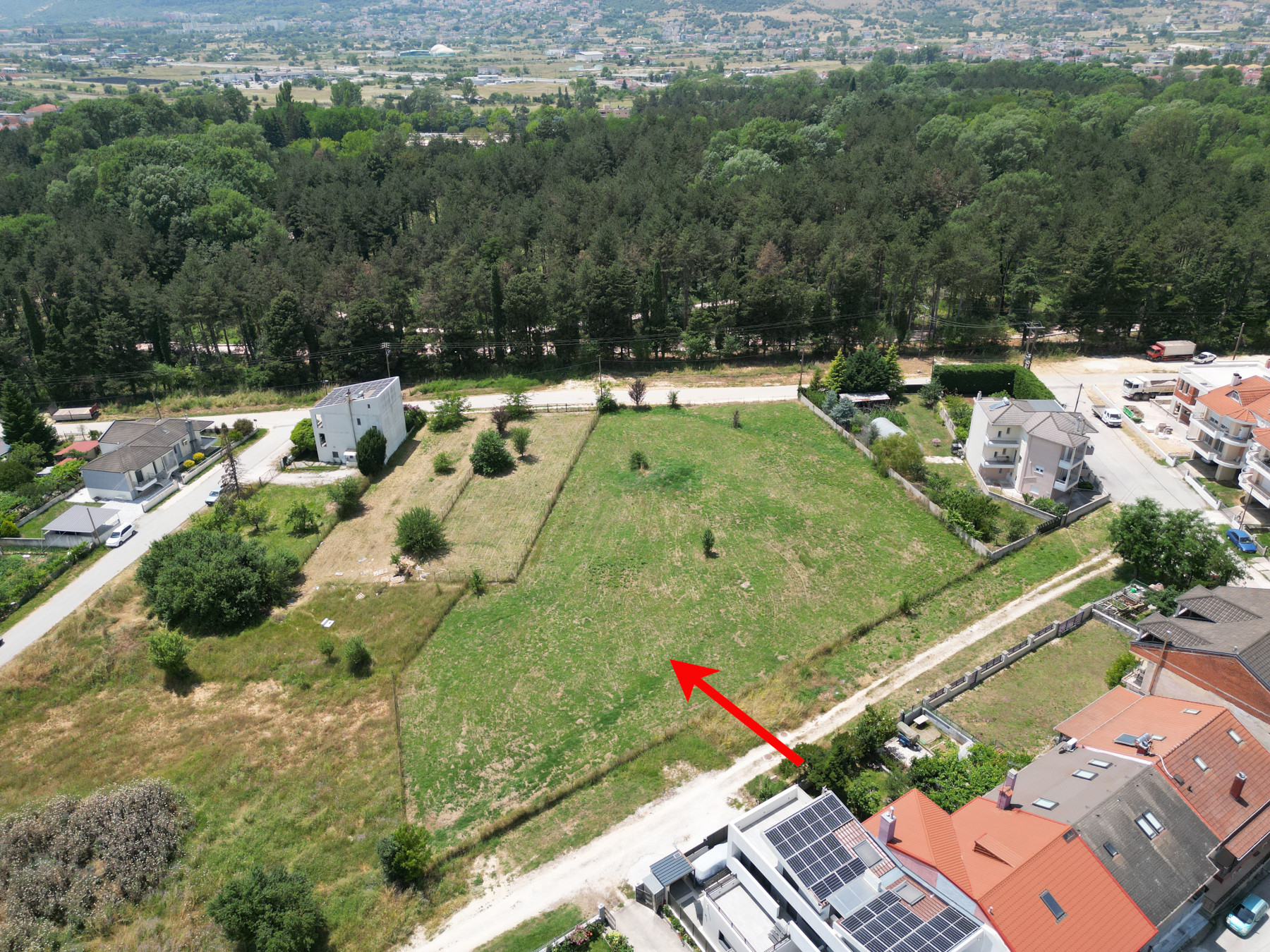 Πωλείται οικόπεδο 500 τ.μ. με ΣΔ 0.6 δίπλα στο δάσος στο Γιαννιώτικο σαλόνι στα Ιωάννινα