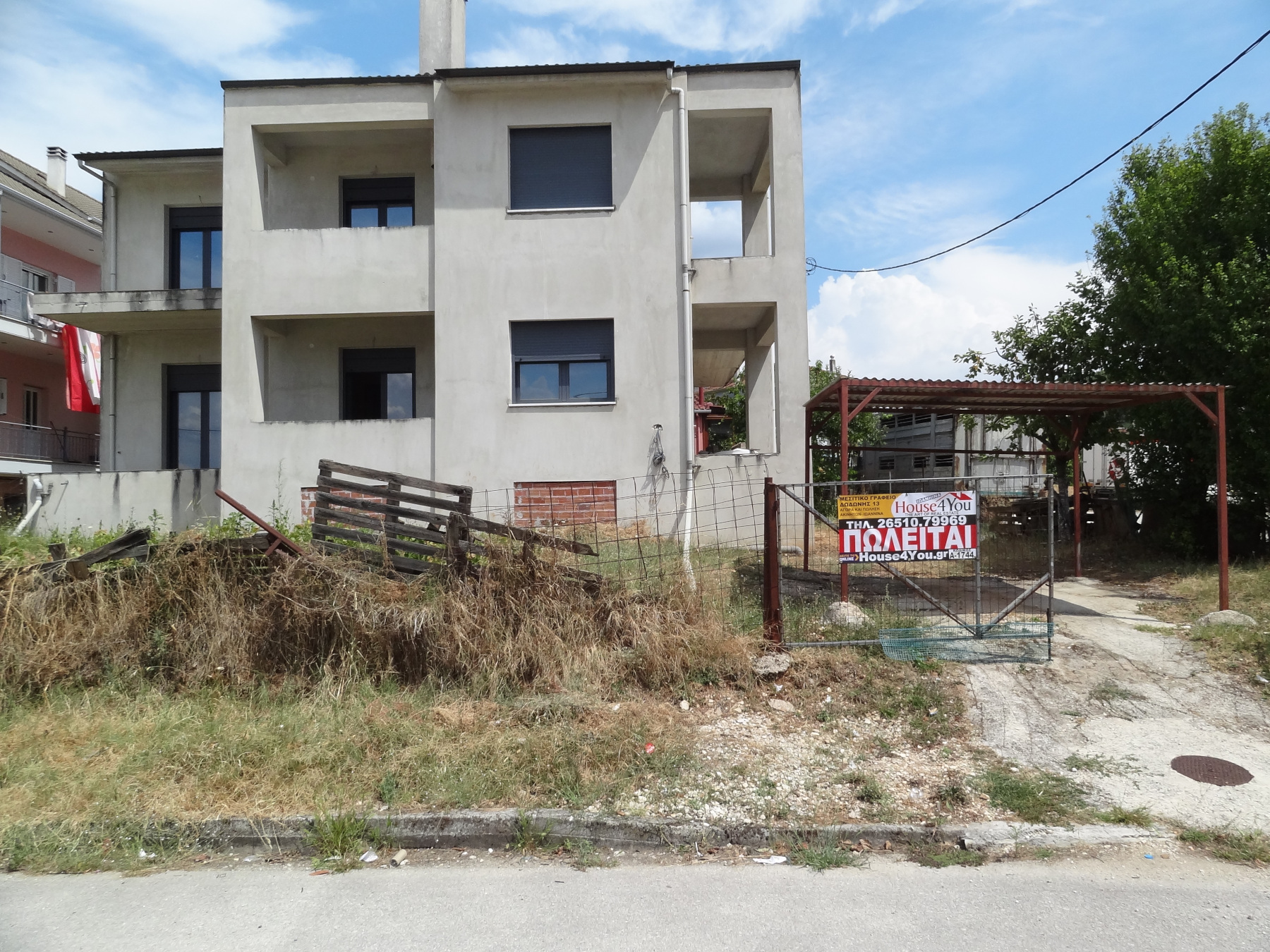 Πωλείται οροφοδιαμέρισμα 2ου ορόφου επιφάνειας 94 τ.μ. επί της Κοσμά Αιτωλού στα Καρδαμίτσια Ιωαννίνων