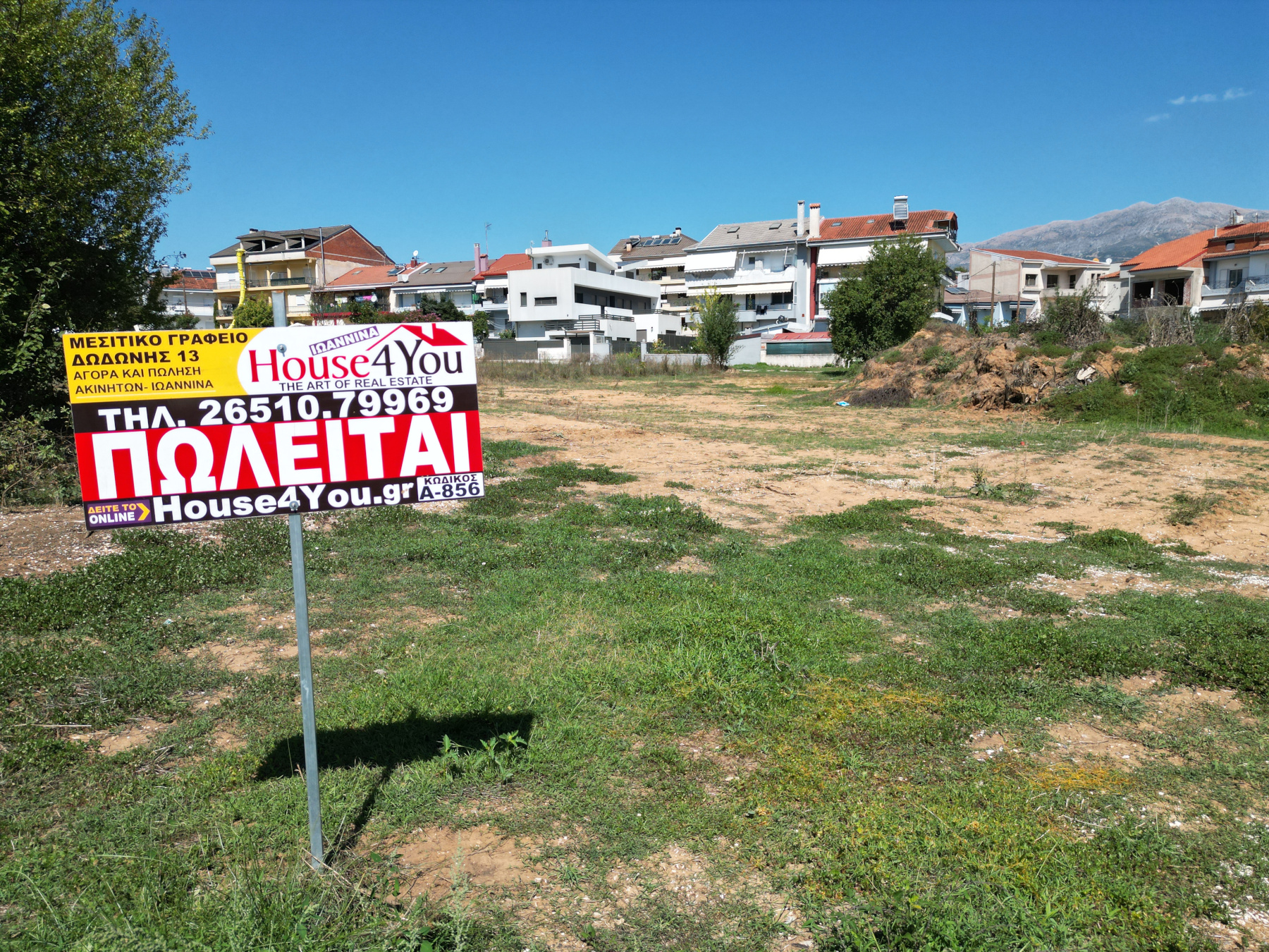 Plot of land for sale 664 sq m. with a slope of 0.6 behind the Gianniotiko Saloni in the Vrysoula area of ​​Ioannina